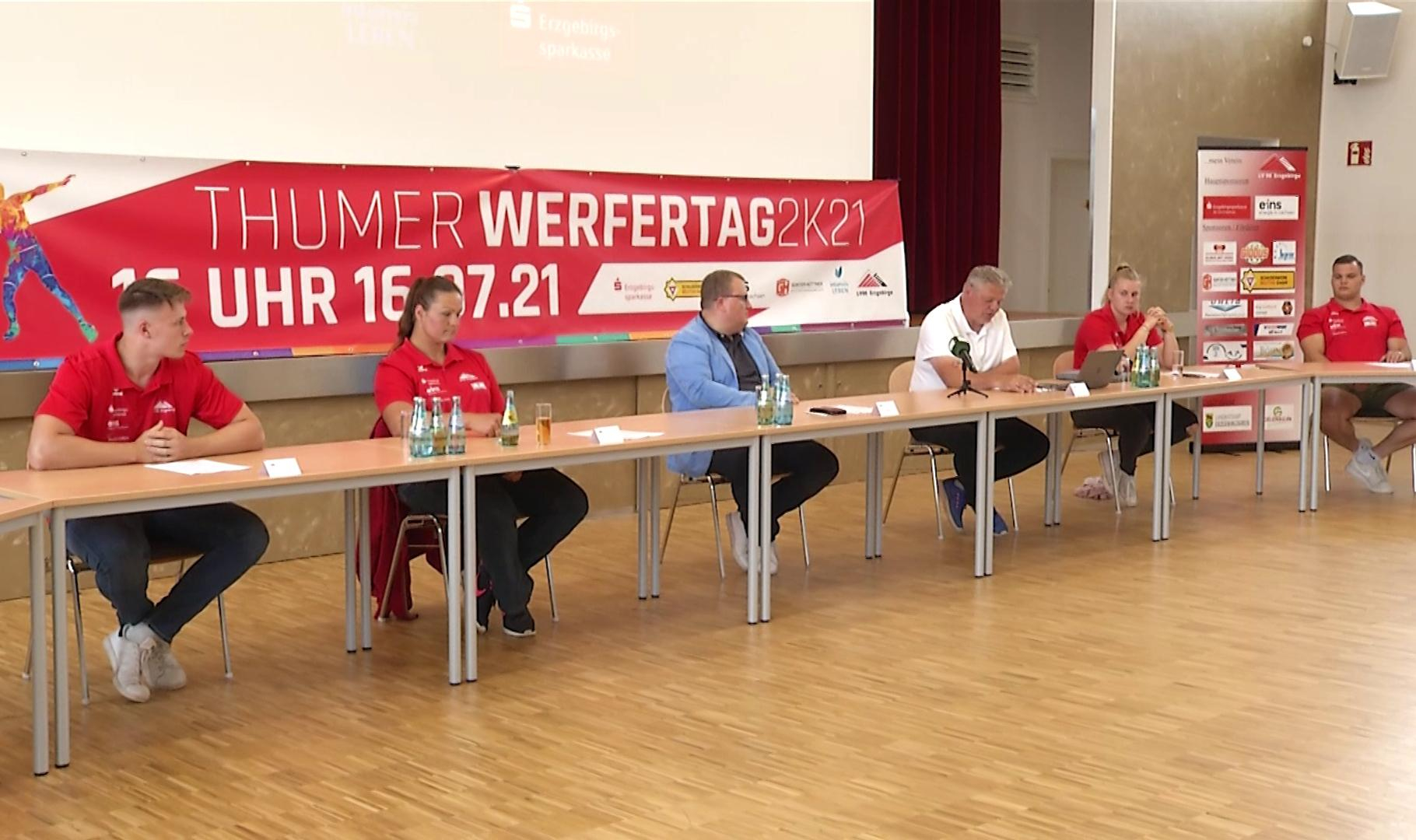 MEgional am 1. Juli 2021 mit den Vorbereitungen für den Thumer Werfertag